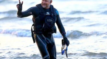 Karl Bushby ha attraversato la Manica a nuoto, dopo 28 anni è tornato in Inghilterra